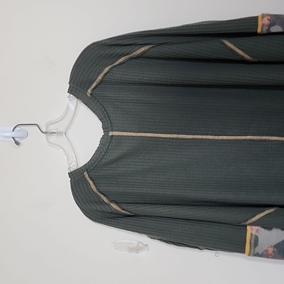 We the Free Waffle Knit Oversize Loving Leopard Cuffs Green Blouse Size XS - Picture 6 of 10